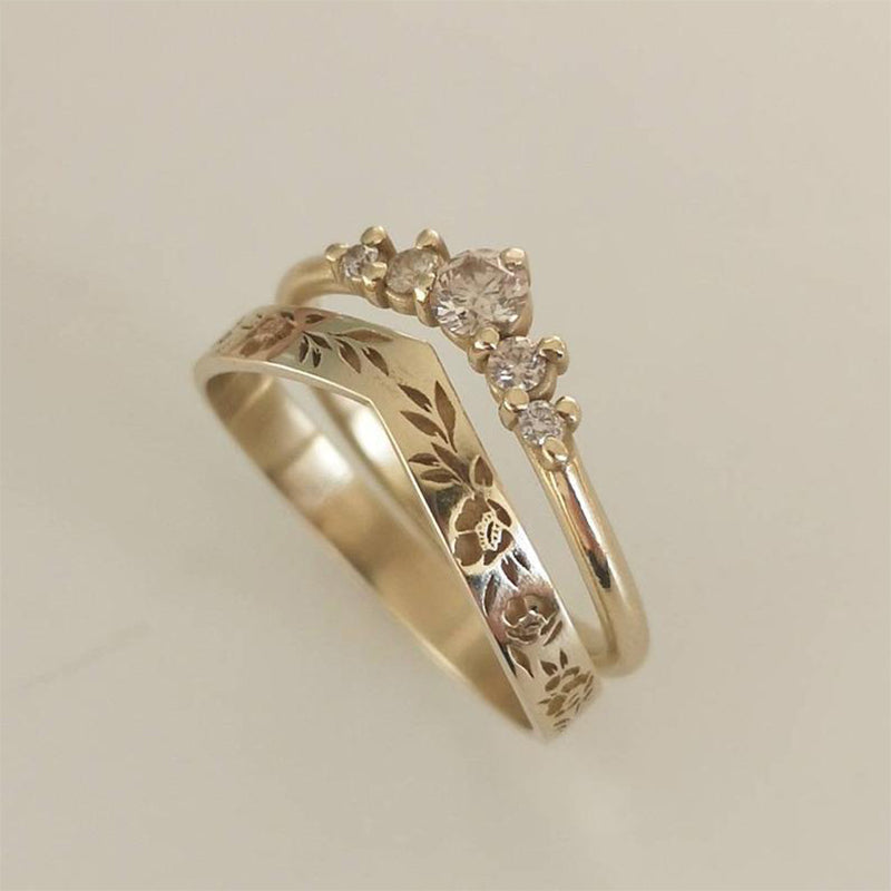 Elegant og enkel ring med kransdesign