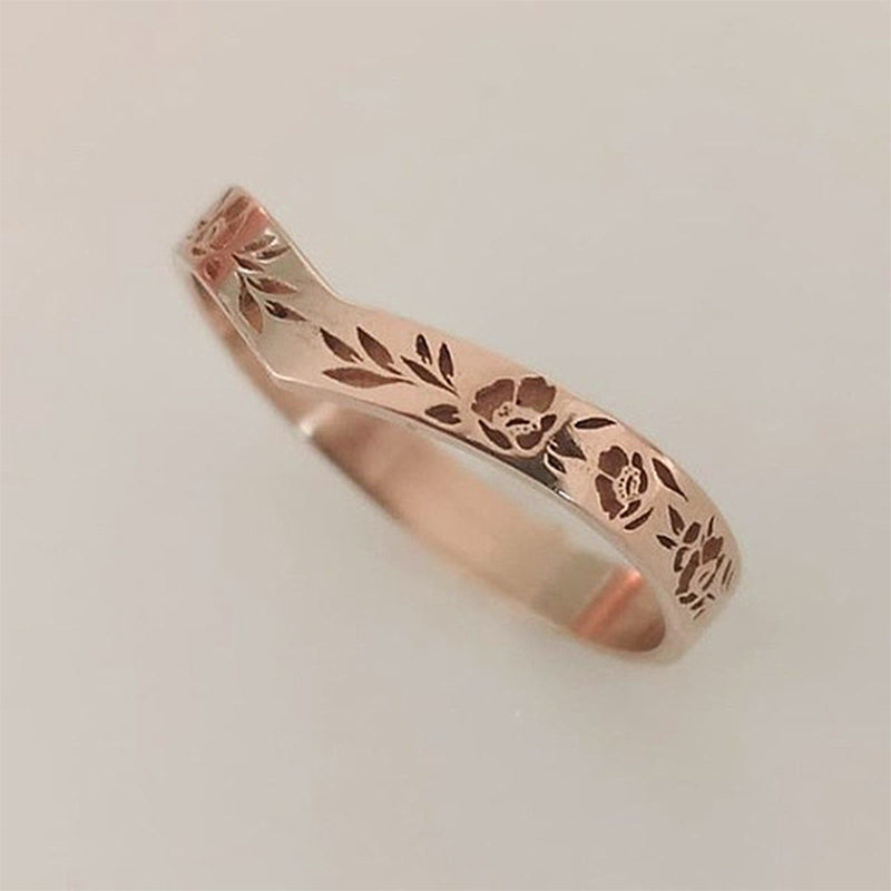 Elegant og enkel ring med kransdesign