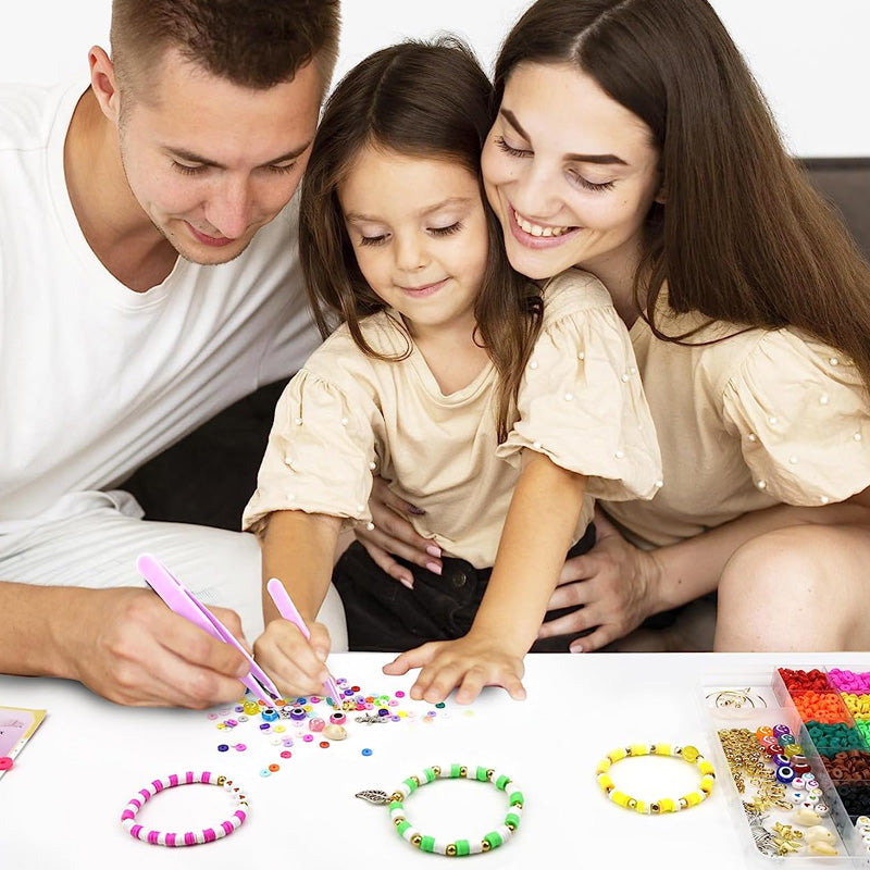 Sett til å lage armbånd av leireperler