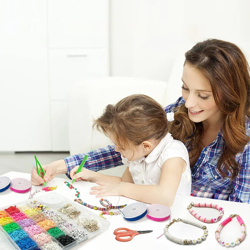 Sett til å lage armbånd av leireperler